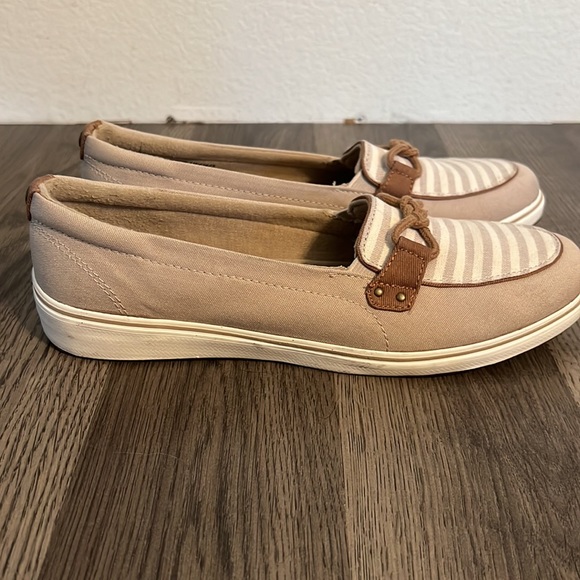 Shoes Ortholite Tan Canvas Slipon Loafer